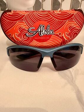 Aloha Stone Creek +1.50 Reader Sunglasses Blue Sport Wrap w Case